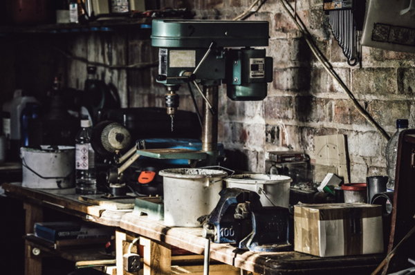 In berging & garage ophangmogelijkheid creëren voor gereedschap (Foto  Pexels, Pixabay  op DroomHome.nl)