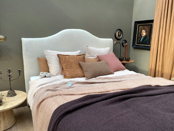 Comfortabele slaapkamer inrichten met een heerlijk bed en hoofdkussen (Foto: DroomHome.nl)
