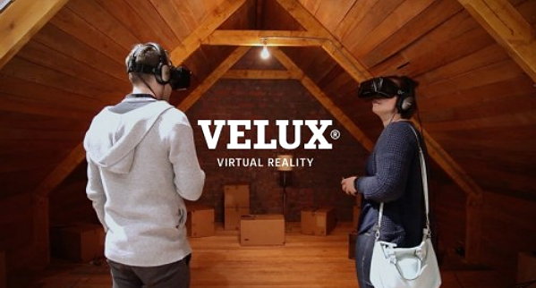 Velux Raambekleding & Dakramen – Met Velux Virtual Reality Ervaar Realtime Daglicht in Donkere Kamer. MEER Raamdecoratie… (Foto Velux  op DroomHome.nl)