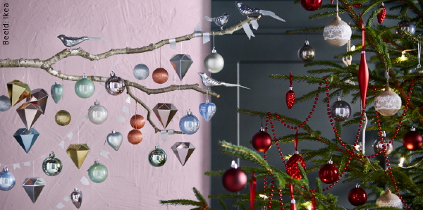 Ikea Kerst 2015 Inspiratie In & Om de Kerstboom - Ikea Kerstdecoratie in Traditionele Kerstkleuren Rood en Wit voor in de Kerstboom & Roodkoper, Roze, Zilver en Witte kerstballen voor de Kersttak - MEER Kerst... (Foto Ikea Christmas 2015  op DroomHome.nl)