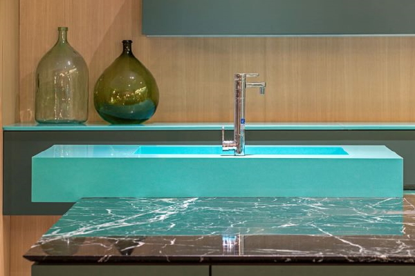 Silestone Keuken Keukenwerkblad in Nieuwe Blauw - Groene Kleur: Acqua Fraccaroli. (Foto  Carlos Piratininga , Silestone  op DroomHome.nl)