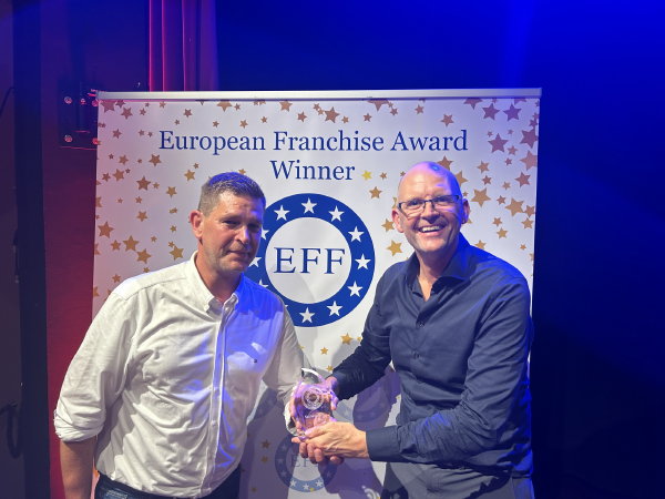 KeukenCoach franchise EFF award bronze Emerging Franchisor of the Year 2023 (Foto: KeukenCoach  op DroomHome.nl)