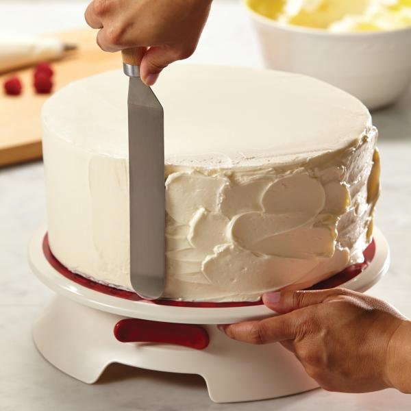 Cake Boss Taarten Bakken en Decoreren Producten – Icing Palet voor Taarten met Cake Boss' Eigen Bak en Decoratie Gereedschappen. (Foto Cake Boss op DroomHome.nl)