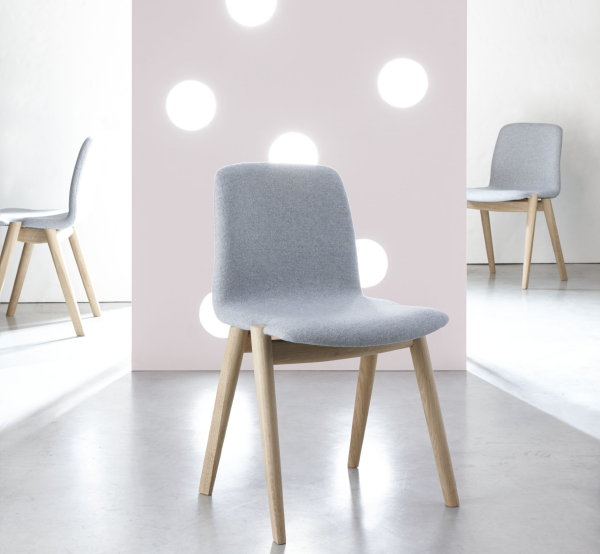 Design Meubel – Stoel HOLE Chair , Ontwerp Marc Th. Van der Voorn, bij Spoinq (Foto Simone de Geus voor Spoinq  op DroomHome.nl)