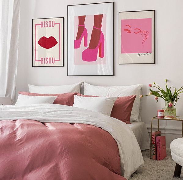 Roze posters voor jouw Barbiecore slaapkamer (Foto: Desenio posters  op DroomHome.nl)