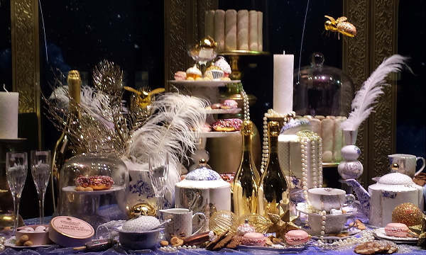 Kerst 2016 - de Bijenkorf Kerstcollectie 2016: Castle of Dreams! met Luxueuze Kerstetalages met Gedekte Kersttafels (Foto door DroomHome.nl van de Bijenkorf Rotterdam)