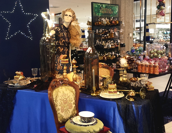 Kerst 2016 - de Bijenkorf Kerstcollectie 2016: Castle of Dreams! Bijenkorf Kerstafdeling met Verschillende Kerstdecoratie Thema's (Foto door DroomHome.nl van de Bijenkorf Rotterdam)