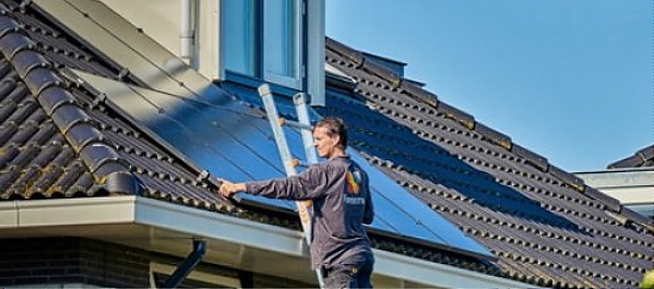 Duurzame Woning in een Paar Stappen met Energie Besparen: Zonnepanelen Plaatsen Tips. (Foto  op DroomHome.nl)