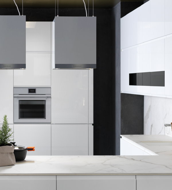 Küppersbusch Shade of Grey Keukenapparaten Collectie in een Warme Middel-Grijze Metallic Kleur – Ovens & Afzuigkappen. (Foto Küppersbusch  op DroomHome.nl)