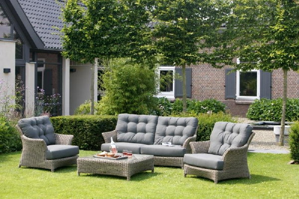 5x Inspiratiestijlen voor Loungeplekken in de Tuin – Country Lifestyle Tuinmeubelen Trend: 4-Seasons Brighton Loungeset Pure (Foto 4-Seasons Outdoor  op DroomHome.nl)